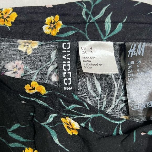 H&M divided black skirt with flowers size4 wrap skirt women’s R523 - Picture 2 of 2